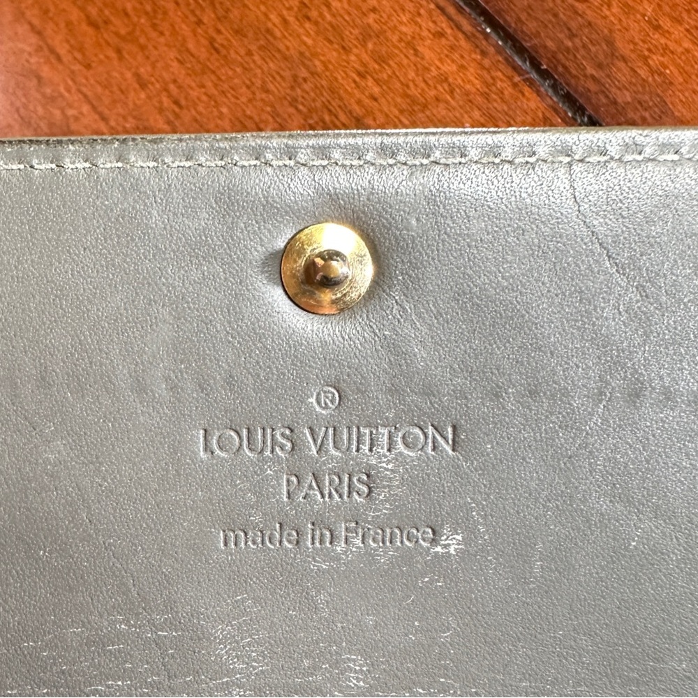 AUTHENTIC Louis Vuitton wallet. Green. - Picture 14 of 16